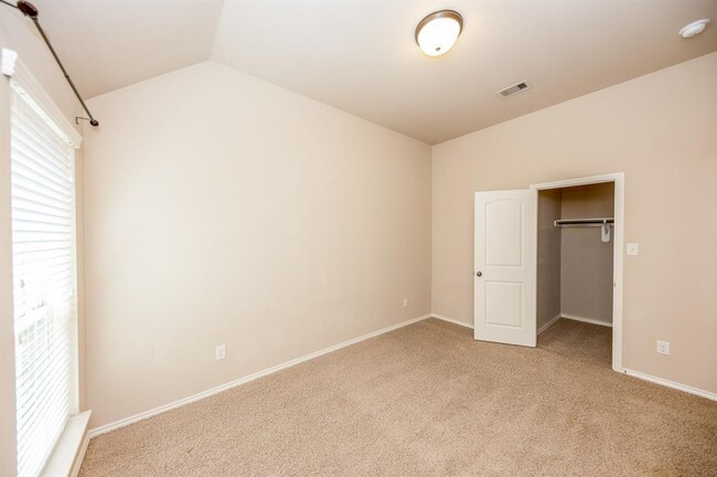 Building Photo - 29011 Davenport Dr