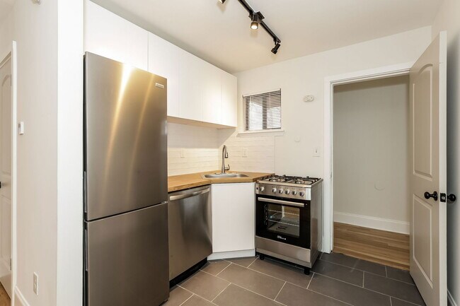 Primary Photo - 755 St Charles Ave NE