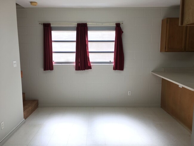 Building Photo - 1703 Puowaina Dr