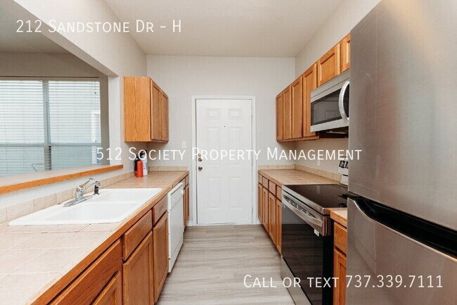 Building Photo - 212 Sandstone Dr