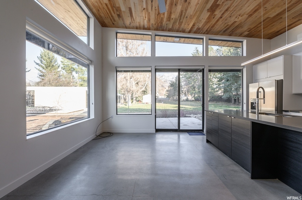 Building Photo - 2044 E Hedgewood Ct