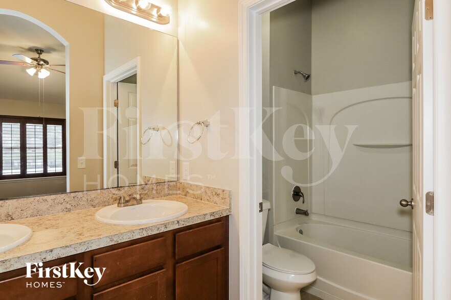 Building Photo - 5668 Village Pond Cir