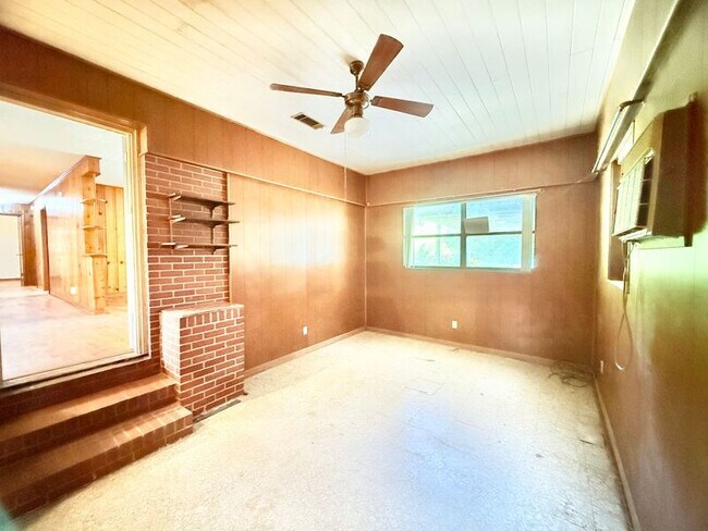 Building Photo - 522 Amber St