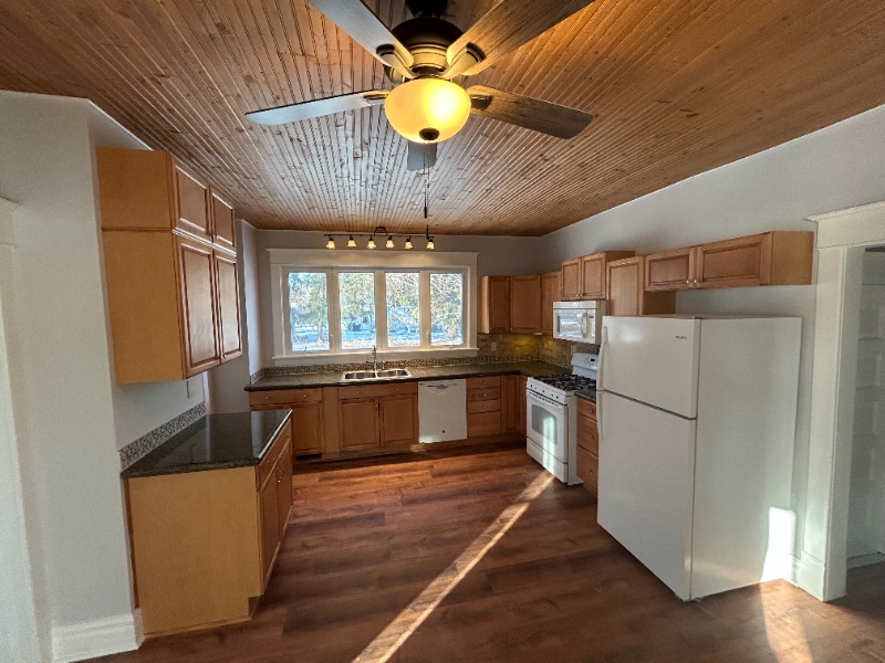 Building Photo - 201 Bonito St