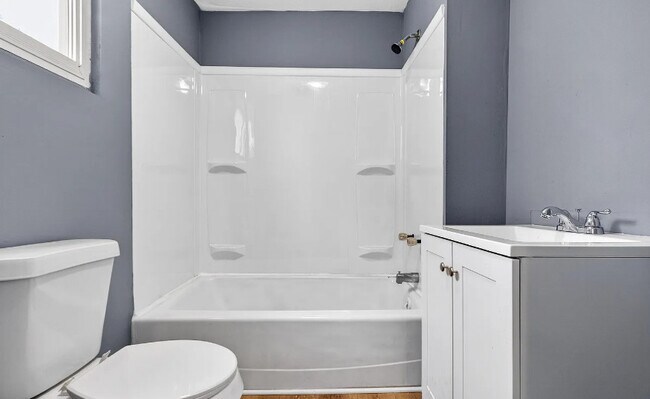 Building Photo - 458 Kling St