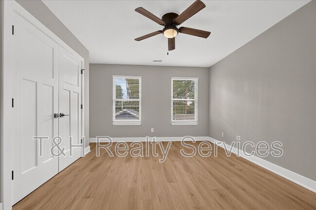 Building Photo - 623 W 39th St