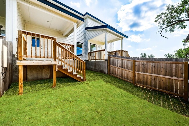 Building Photo - LOWEST PRICED!!!!!