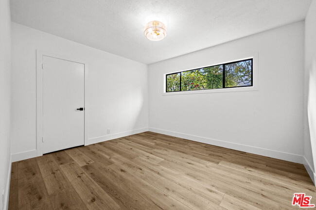 Building Photo - 1027 Acanto Pl