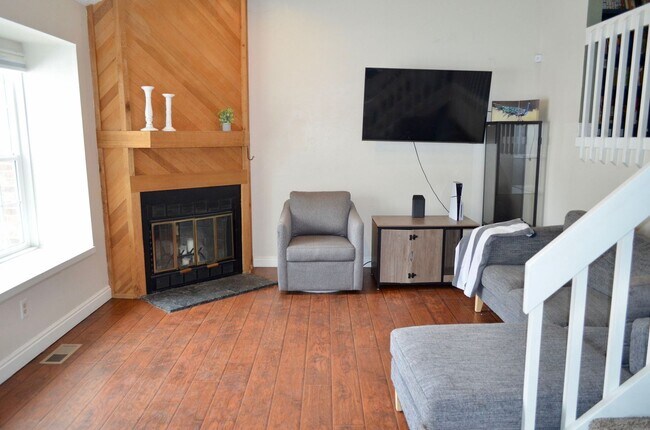 Building Photo - Evolve Real Estate: Spacious 3 Bed 3 bath ...