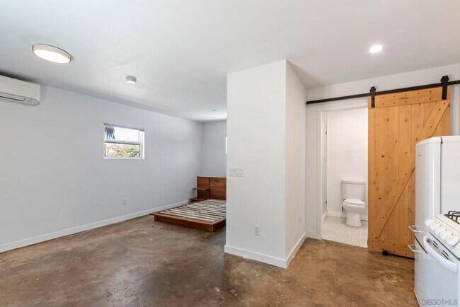 Building Photo - 2548 Violet St