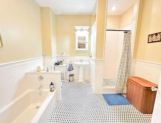 Building Photo - 7 Sargent Ave