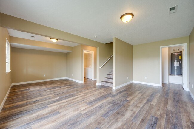 Building Photo - Charming Pullman Retreat with Space to Live and Entertain