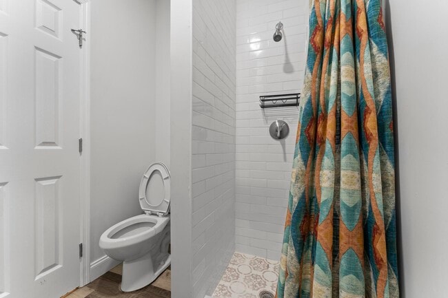 Building Photo - 727 Hampton Rd