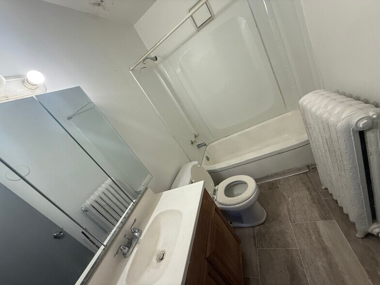 Bathroom - 1114 3rd St NW
