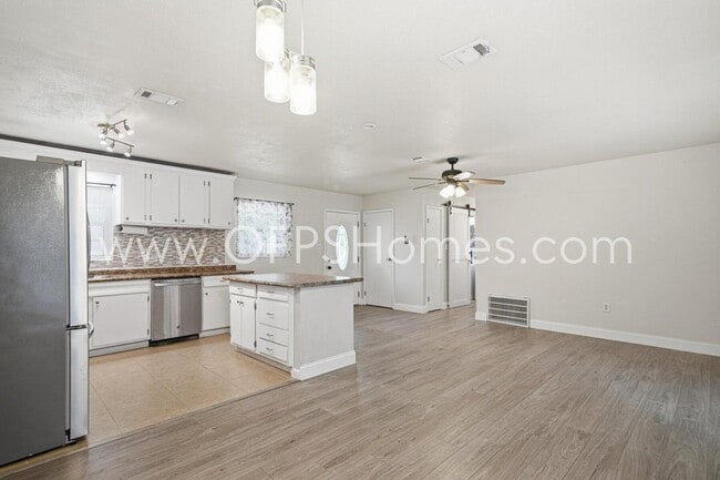 Building Photo - 127 Judith Dr