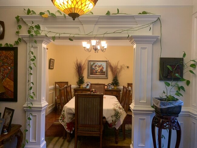 Building Photo - 1000 White Oak Cir