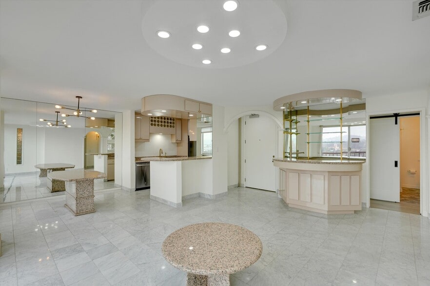 Building Photo - 10747 Wilshire Blvd