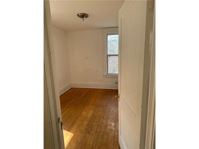 Building Photo - 417 N Roy St