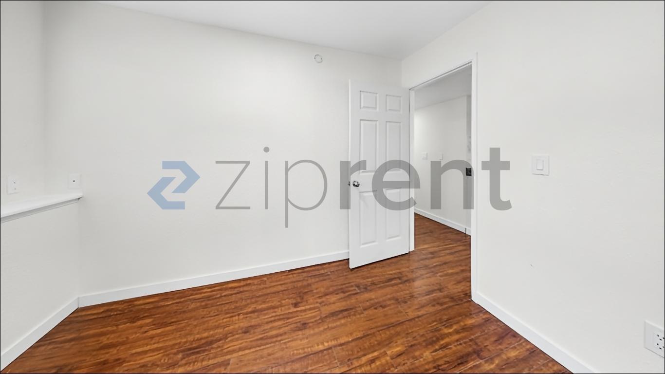 Building Photo - Unit