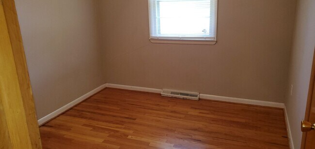 Building Photo - 1607 Highridge Dr