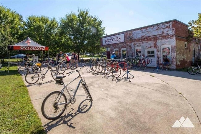 Building Photo - 694 Gabby Pt