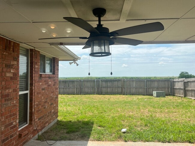Building Photo - 4016 SW Mesquite- NOW AVAILABLE!