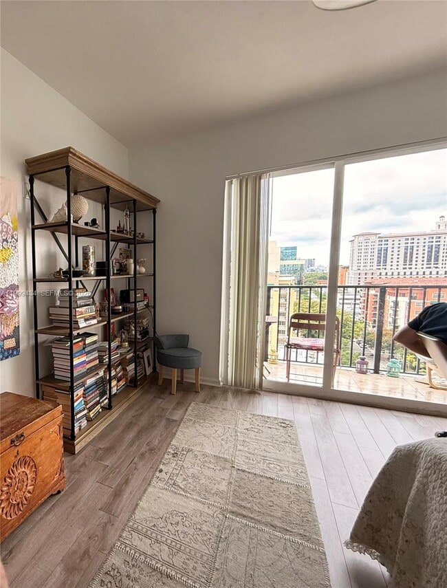 Building Photo - 10 Aragon Ave