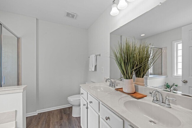 Building Photo - Stylish 2BR+Office (Optional 3rd Bedroom),...