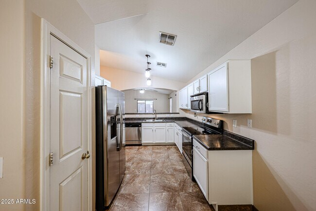 Building Photo - 11761 W Dos Rios Dr