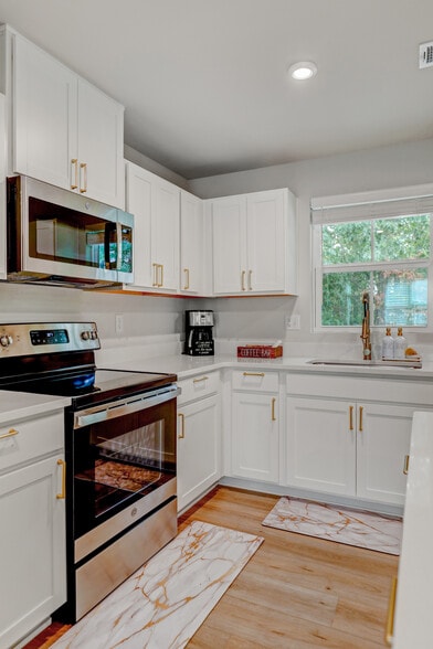 Building Photo - 1001 Cyprus Ct