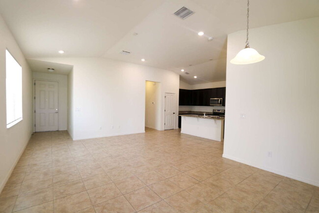 Building Photo - Stunning 3-Bedroom Retreat with 2 Full Bat...