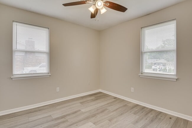 Building Photo - 250 Almon Ct
