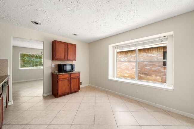 Building Photo - 2603 Hollymist Dr
