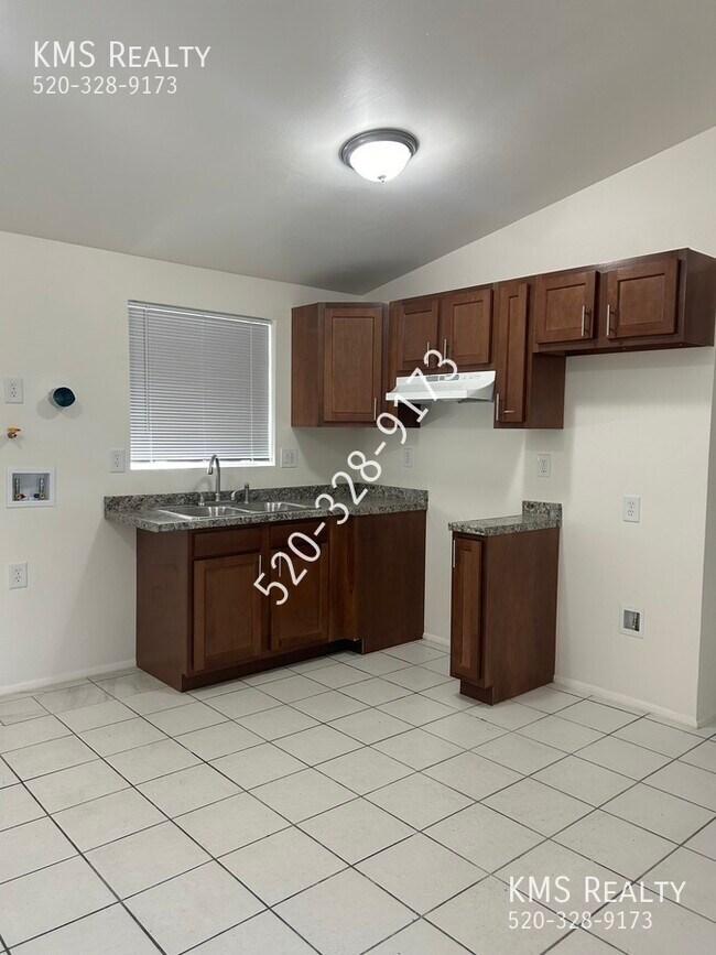 Building Photo - 5126 E Bellevue St