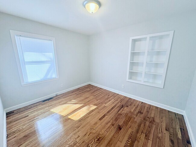 Building Photo - 213 Morris St