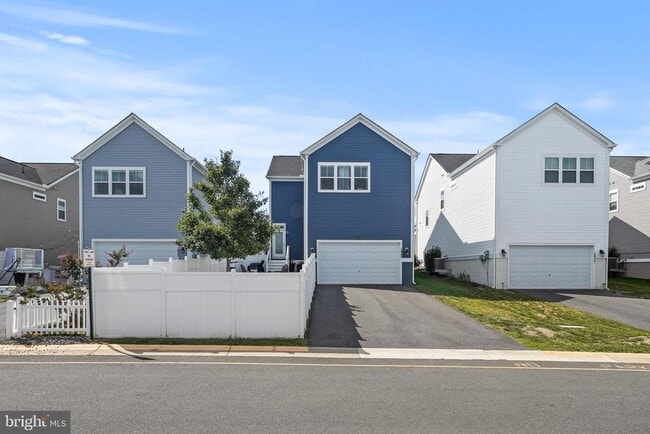 Building Photo - 1025 Forsythia Ln