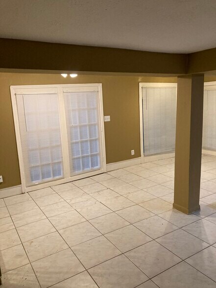 Building Photo - 4109 Roseland St