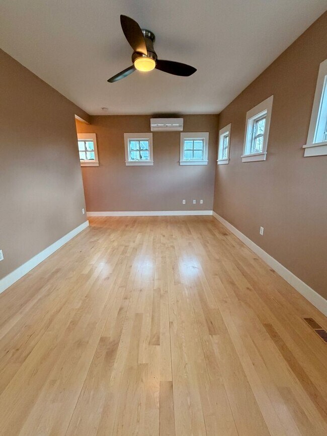 Building Photo - ABSOLUTELY BEAUTIFUL 4-Bedroom Townhome in the Highly Sought-After Prospect Neighborhood!