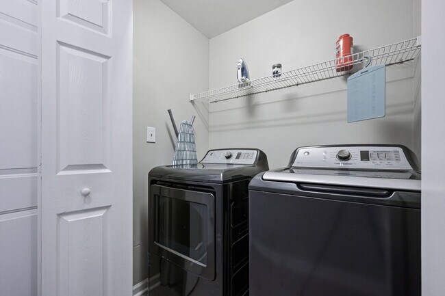 Building Photo - 11 Cobblestone Dr NW