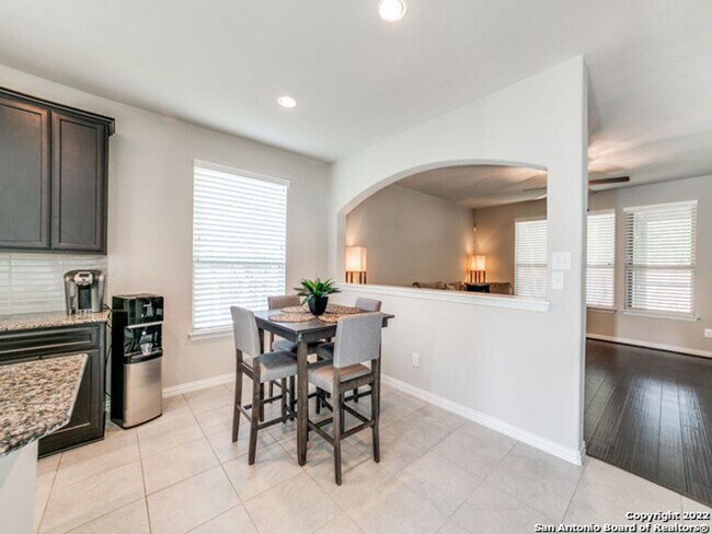 Building Photo - 4 Bedroom/3.5 Bathroom Alamo Ranch