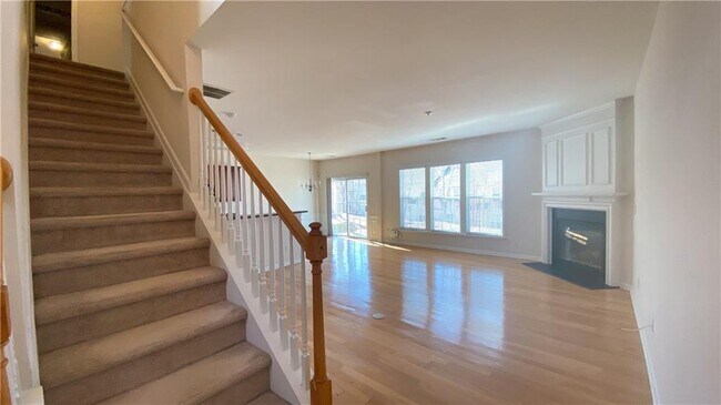 Building Photo - 2036 Fosco Dr NW