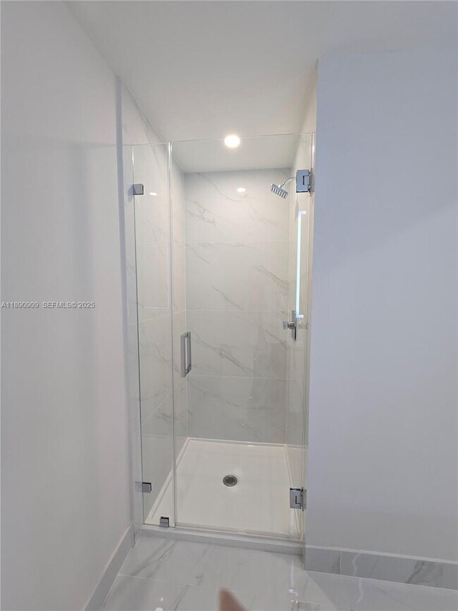 Building Photo - 700 NE 24th St