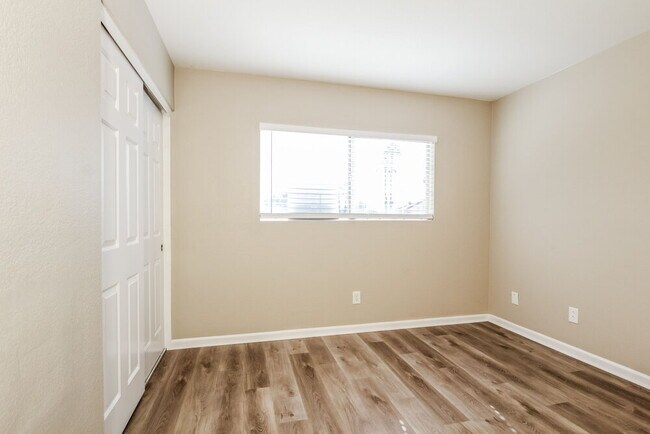 Building Photo - 6772 W Morrow Dr