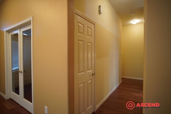 Building Photo - Beautiful Home in the Northwest!