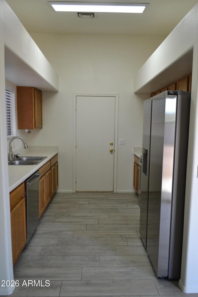 Building Photo - 445 E Osage Ave