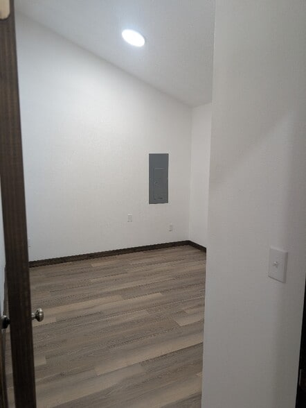 Building Photo - 320 S Toutle Rd