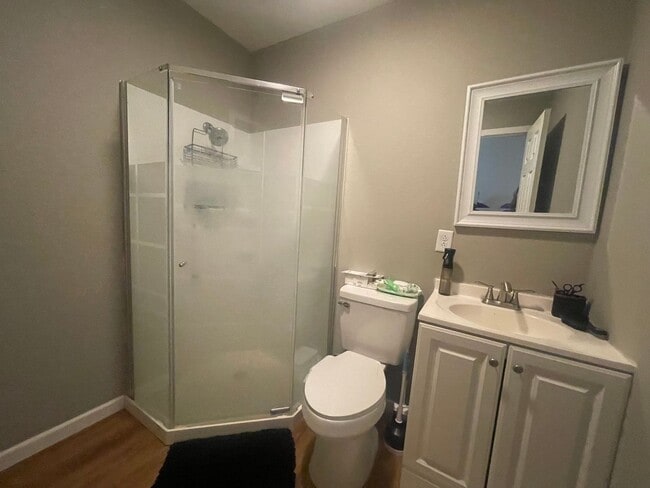 Building Photo - Studio Apartment  in Hollister, MO