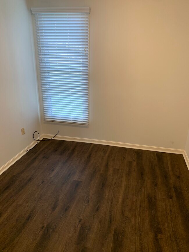 Building Photo - 400 S Mill St