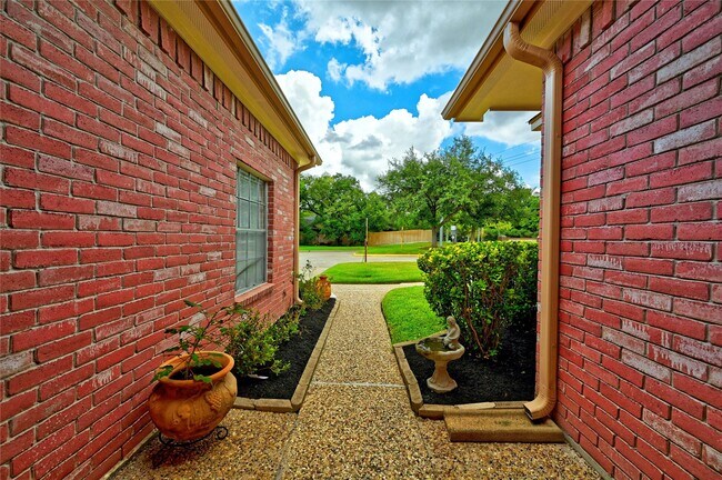 Building Photo - 7407 Creekfield Dr