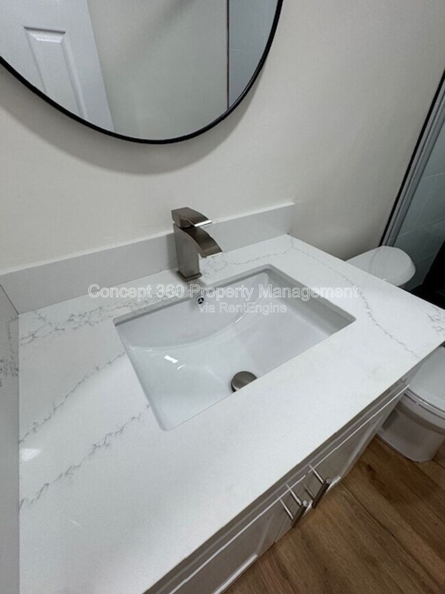 Building Photo - 5762 Cedar Ave